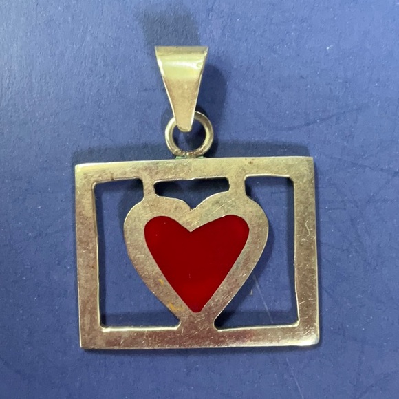 Vintage Jewelry - Silver heart pendant